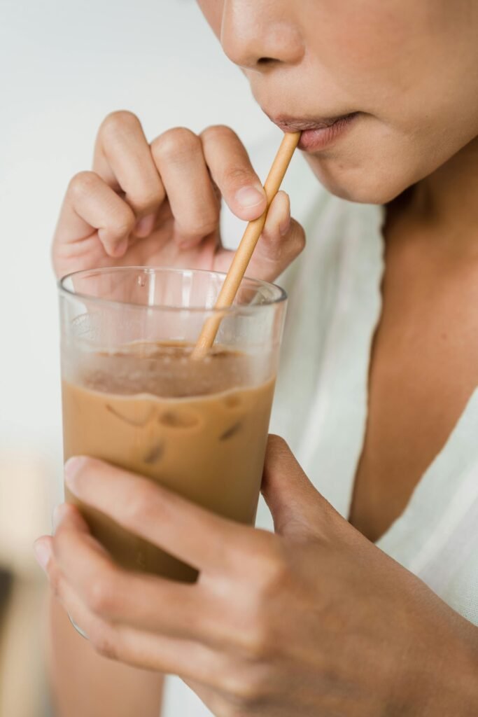Drinking coffee in summer reduces fatigue and improves mood so that you stay focused even in summer